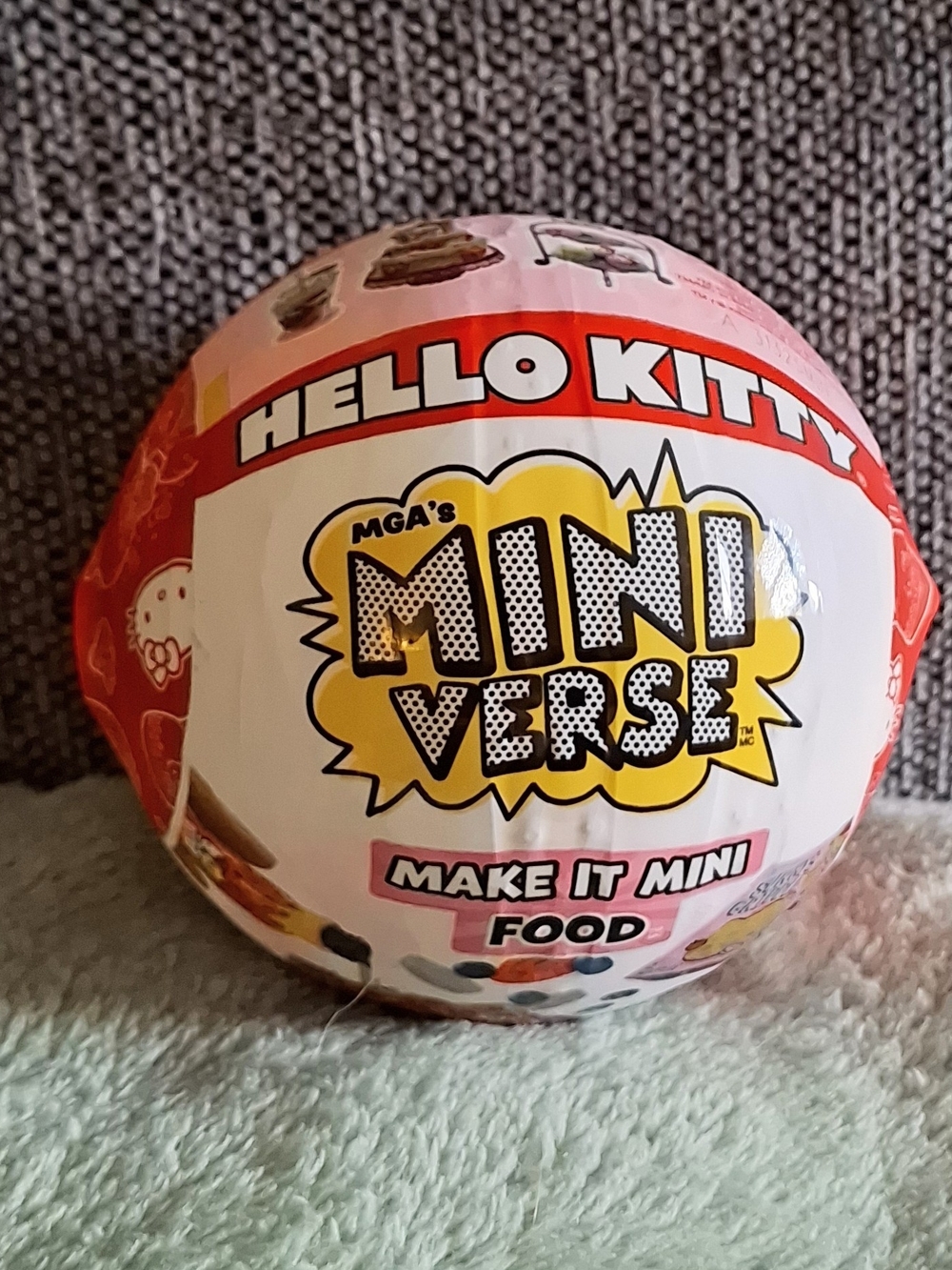 Hello Kitty Mini Verse Make It Mini Food Surprise Ball